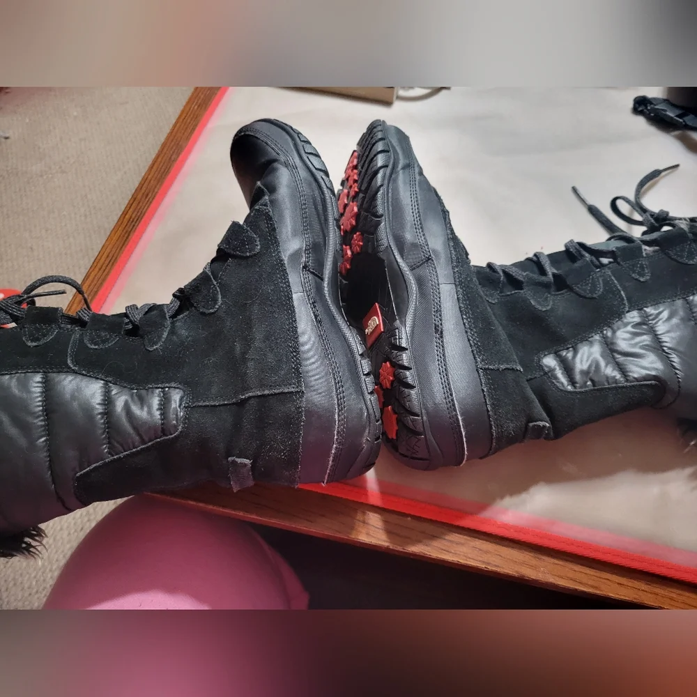 The North Face Women's Winter‎ Boots 200 Gram Primaloft Size 9.5 Waterproof